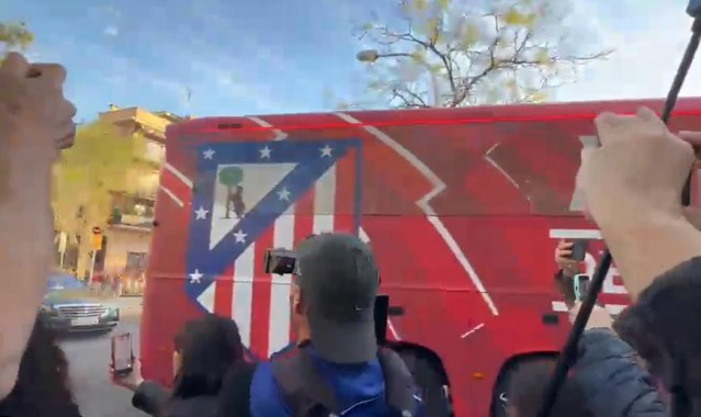 世界杯直播平台-科贝：马竞大巴前往诺坎普的路上遭石块攻击，两扇车窗被砸碎